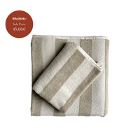 Beige weiß gestreiftes Badehandtuch in 70x140cm aus einer Mischung aus Baumwolle und Leinen von Tell Me More.