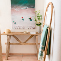 Handtuchleiter Eden von Cane Cult aus natürlichem Rattan – Rattan-Leiter mit mehreren Sprossen zum Aufhängen von Handtüchern oder Kleidung.