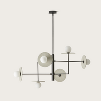 Elegante Pendelleuchte ‚Nino‘ von Aromas del Campo in Matt Schwarz und Matt Messing – moderne Kombination aus geometrischer Metallform und klarem Glas, stilvoller Lichtakzent für zeitgenössische Räume.