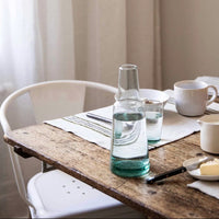 Glas Karaffe Lagoona aus Recyclingglas, handgefertigt und mundgeblasen, nachhaltige Tischdekoration von Tell Me More