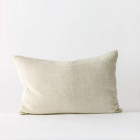 Nachhaltiger Leinen-Kissenbezug Margaux 40×60 cm von Tell Me More in Weizen– gefertigt in Indien.