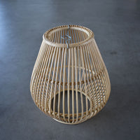 Pendelleuchte Gles von Cane Cult – eleganter Seegras-Schirm für warmes, stimmungsvolles Licht in Wohnräumen.