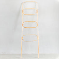 Handtuchleiter Clareh von Cane Cult aus natürlichem Rattan – elegante Bad‑Aufbewahrung.