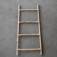Schöne handgefertigte Handtuchleiter aus Rattan von Cane Cult aus Sri Lanka.