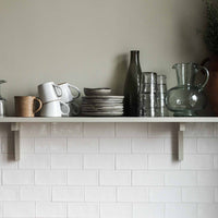 Transparente, handgeblasene Glaskaraffe Garonne von Tell Me More mit sanftem Grün‑Schimmer – zeitloses Design.