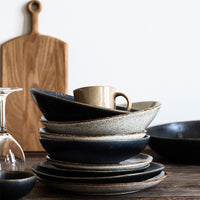 Rustikale tiefe Teller Taranto von Tell Me More, 2er‑Set, sandfarbene reaktive Glasur – langlebiges Steingut.