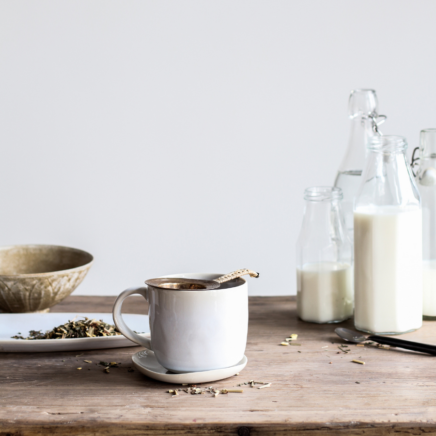 weisse-tasse-tee-teetasse-fruehstueck