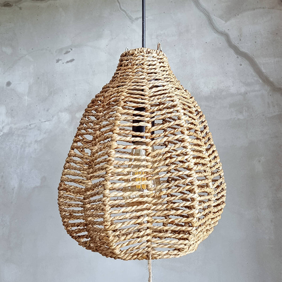 Schöner länglicher Rattan Lampemschirm aus Sri Lanka von Cane Cult. Handgefertigt 