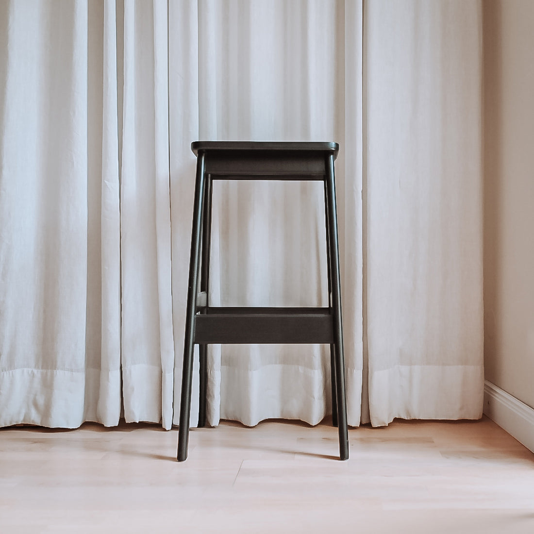 Barhocker 'Angle Standard Bar Stool 75', verschiedene Farben