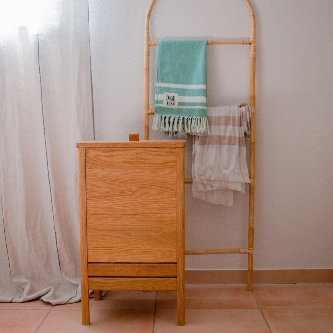 Handtuchleiter Eden von Cane Cult aus natürlichem Rattan – Rattan-Leiter mit mehreren Sprossen zum Aufhängen von Handtüchern oder Kleidung