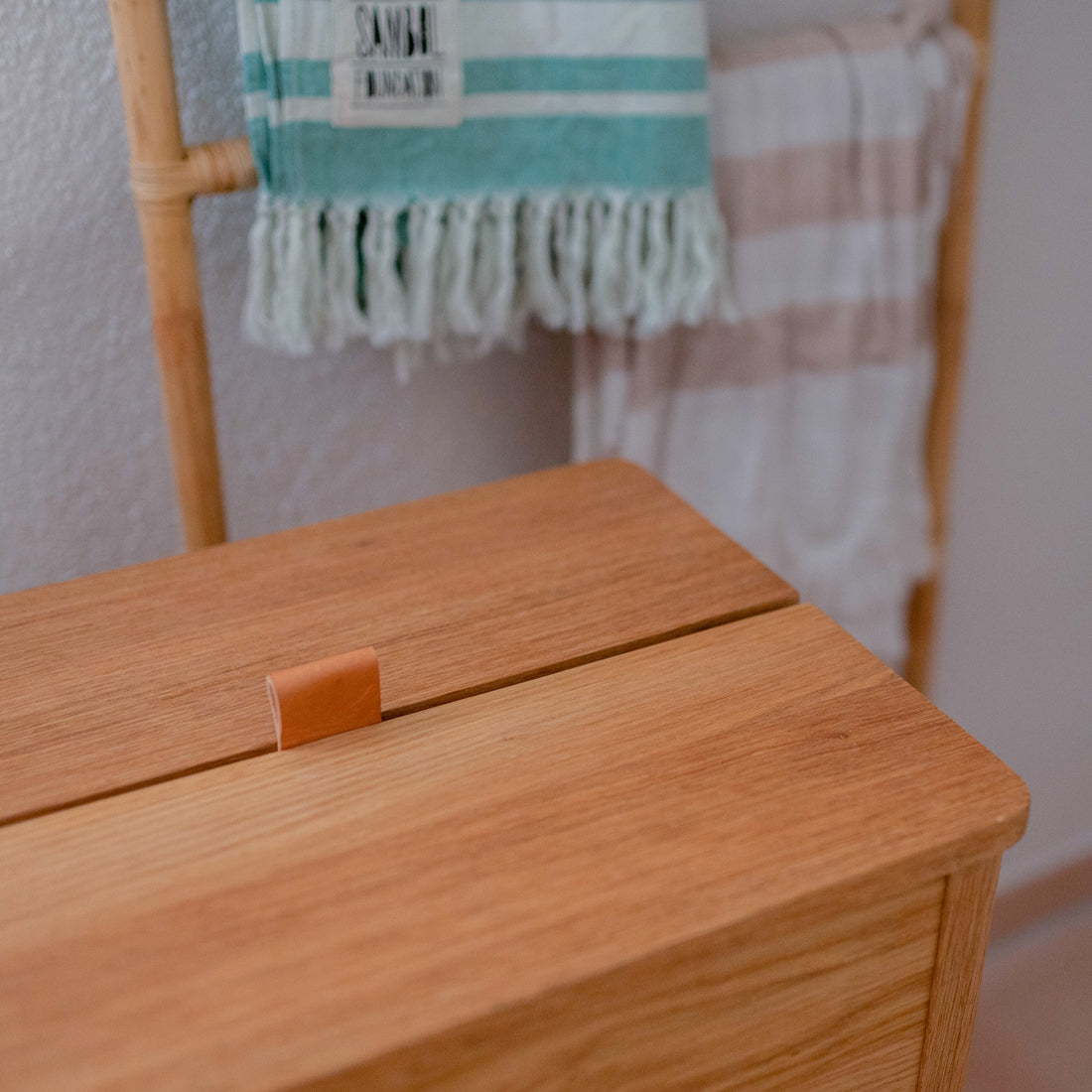 Handtuchleiter Eden von Cane Cult aus natürlichem Rattan – Rattan-Leiter mit mehreren Sprossen zum Aufhängen von Handtüchern oder Kleidung