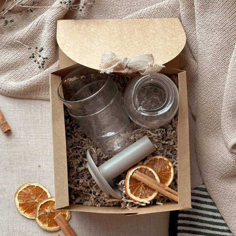 Geschenkset Karaffe, Gläser & Kerzenständer – Tell Me More – Natural SOUL Interior