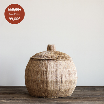 Handgefertigter Korb 'Marcel' aus Jute mit Deckel, Metallrahmen und Rattanboden. Nachhaltige Aufbewahrungslösung im skandinavischen Design. Ideal für Wohnzimmer, Schlafzimmer oder Badezimmer.
