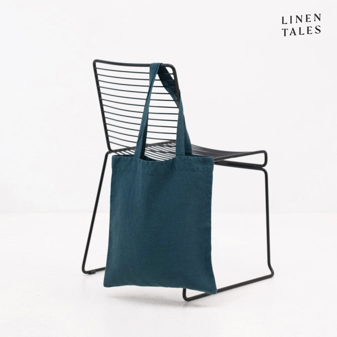 Leinen-Tasche 'Deep Water' von Linen Tales – handgefertigt in Litauen aus 100 % natürlichem, OEKO-TEX®-zertifiziertem Leinen. Maße: 42 × 38 cm. Ideal für Einkäufe, Strandbesuche oder den Alltag