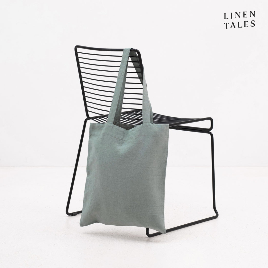 Leinen-Tasche 'Green Milieu' von Linen Tales – handgefertigt in Litauen aus 100 % natürlichem, OEKO-TEX®-zertifiziertem Leinen. Maße: 42 × 38 cm. Ideal für Einkäufe, Strandbesuche oder den Alltag