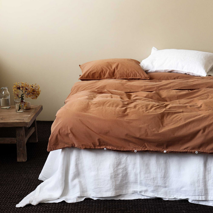 Naturfarbener Terracotta-Kissenbezug von Tell Me More, Größe 65 × 65, Bio‑Baumwolle, klassischer Wickelverschluss