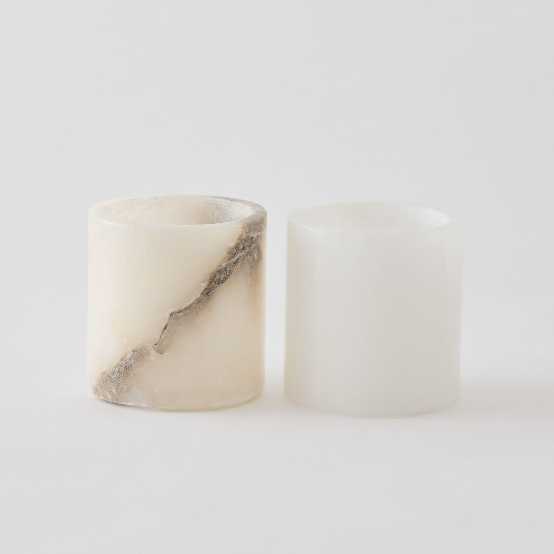 Kerzenhalter aus echtem Alabaster von Tell Me More, einzigartige Struktur und Farbvariationen