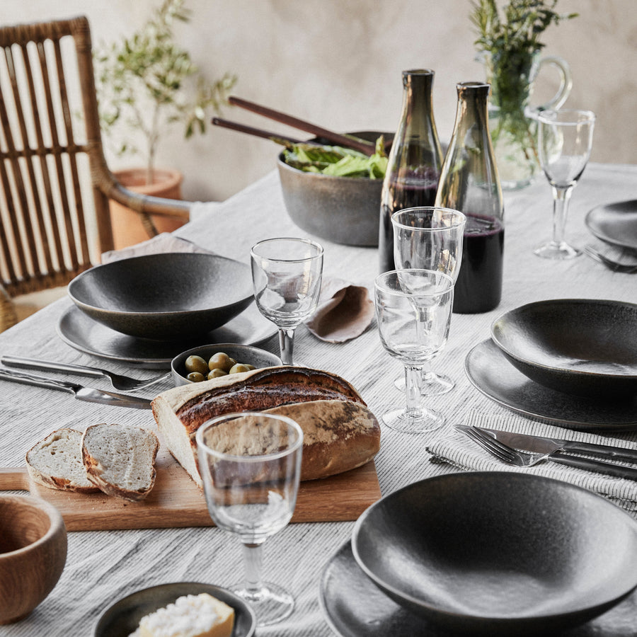 Handgefertigtes Schneidebrett 'Levi' von Tell Me More aus geölter FSC-Eiche,  – ideal zum Schneiden, Servieren oder als dekoratives Küchenaccessoire.