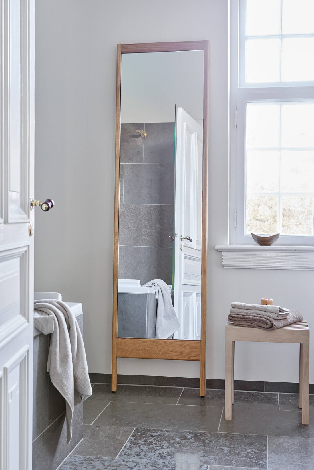 Spiegel 'A Line Mirror', verschiedene Farben