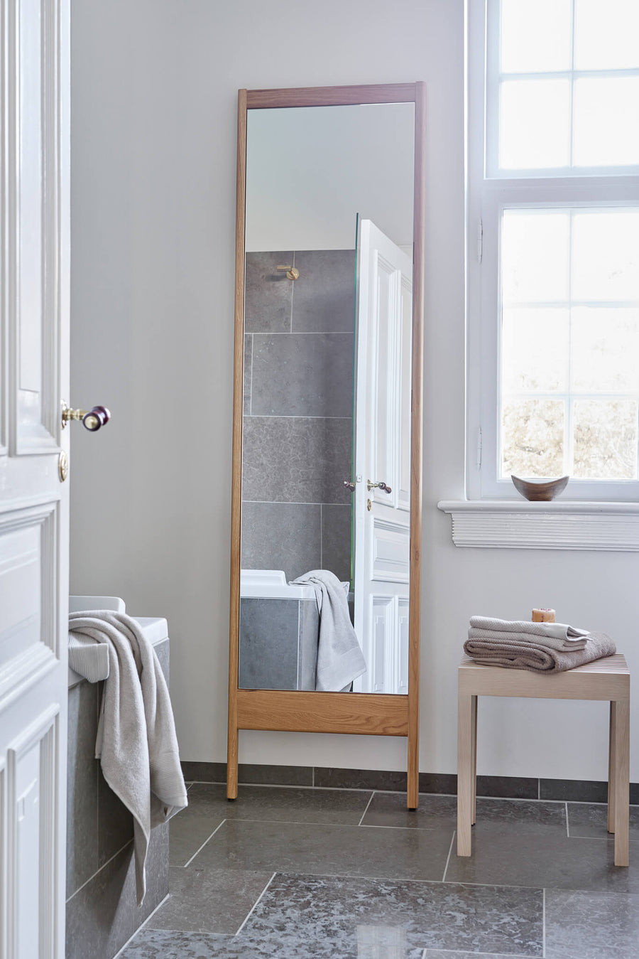 Spiegel 'A Line Mirror', verschiedene Farben
