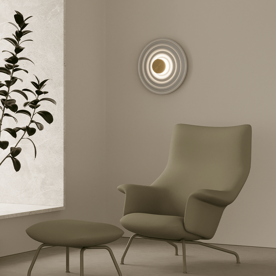 Rang Wandleuchte aus mattem Messing mit weißem Kunstharz von Aromas del Campo, elegantes Licht für Flur, Wohnzimmer oder Schlafzimmer