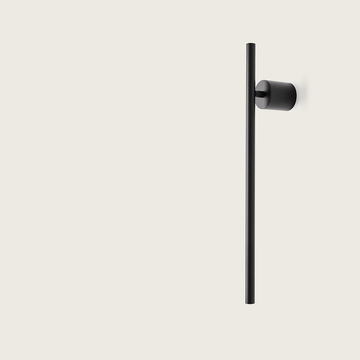 Elegante schwarze Wandleuchte 'Clock' vom Aromas del Campo. Gefertigt aus mattschwarzem Stahl für zeitlose Eleganz.