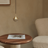 Pendelleuchte Nino von Aromas del Campo. Lampenschirm Messing und Glas.