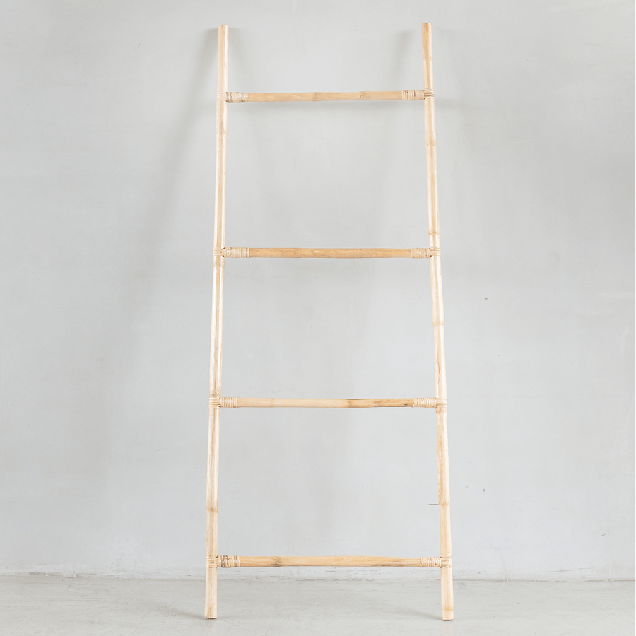 Schöne handgefertigte Handtuchleiter aus Rattan von Cane Cult aus Sri Lanka.
