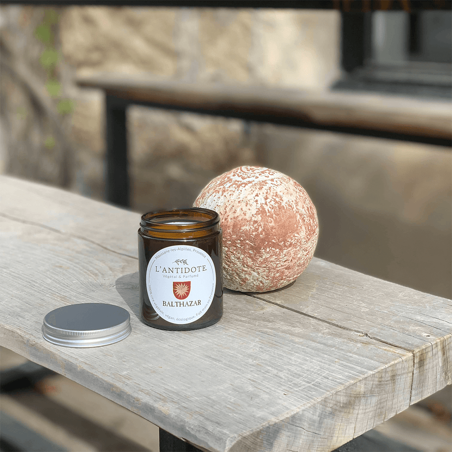 Balthazar Duftkerze 150g von L'Antidote, eleganter Raumduft für Wohnzimmer, Schlafzimmer oder Bad, stilvolles Design für gemütliches Interior