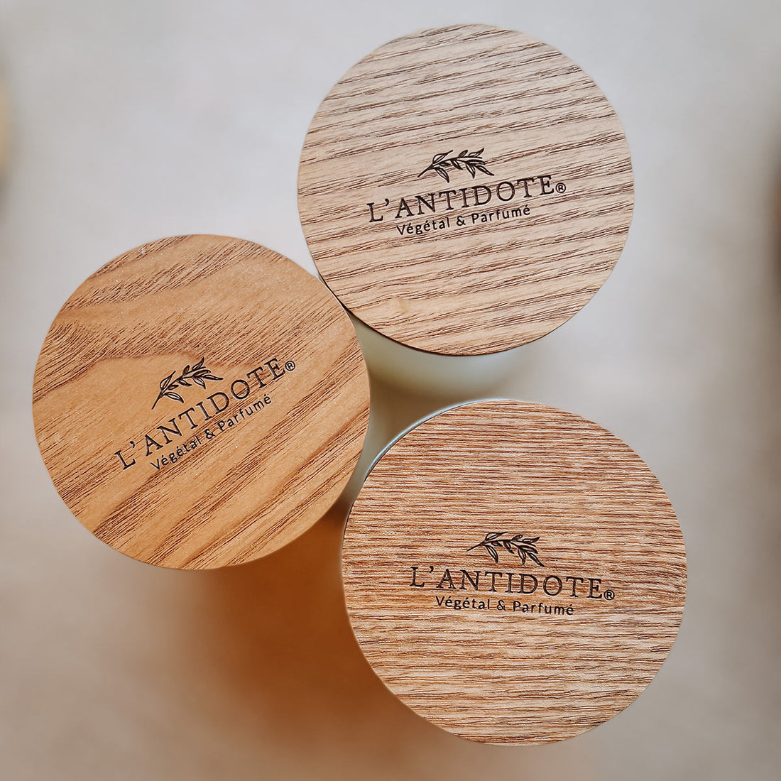 Duftkerze 180g von L'Antidote, eleganter Raumduft für Wohnzimmer, Schlafzimmer oder Bad, stilvolles Design für gemütliches Interior