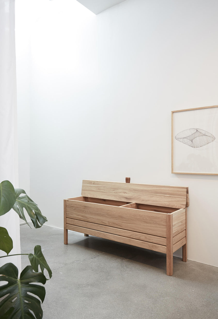 Aufbewahrungsbox 'A Line Storage Bench' 111 cm, verschiedene Farben