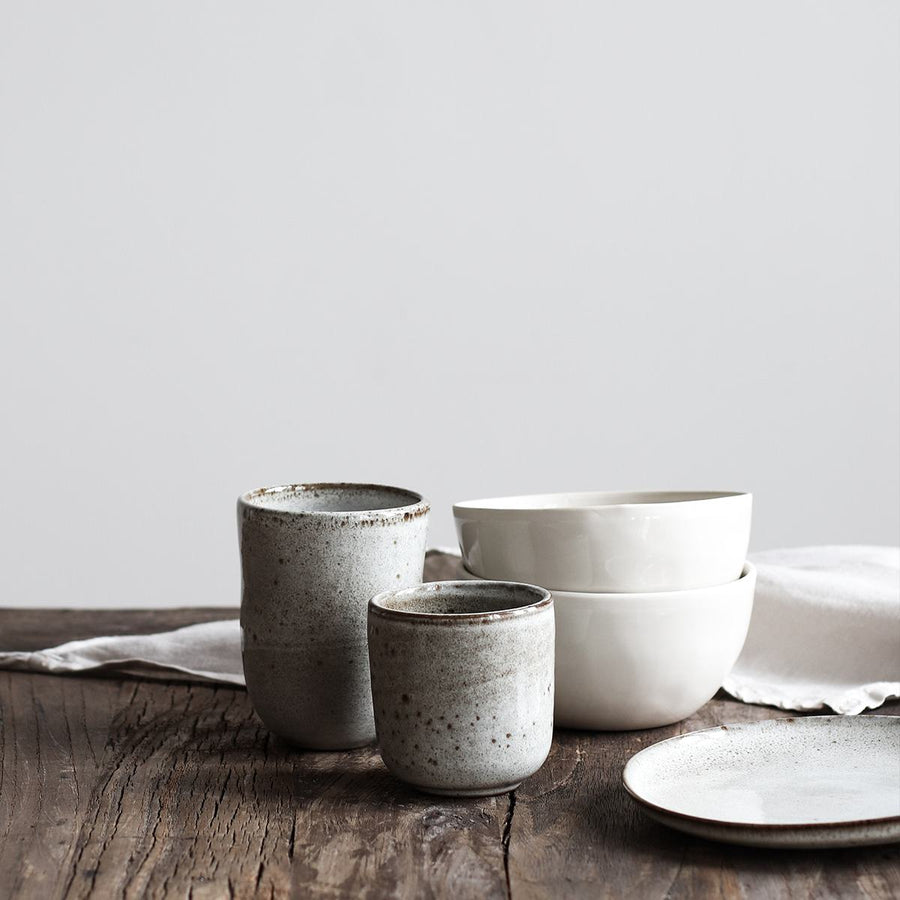 „Kaffeebecher Taranto von Tell Me More, handgefertigt in Portugal, spülmaschinen- und mikrowellengeeignet.