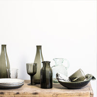 Set mit 2 Galette-Gläsern von Tell Me More – 300 ml Volumen, recyceltes Glas und einzigartiges Design.